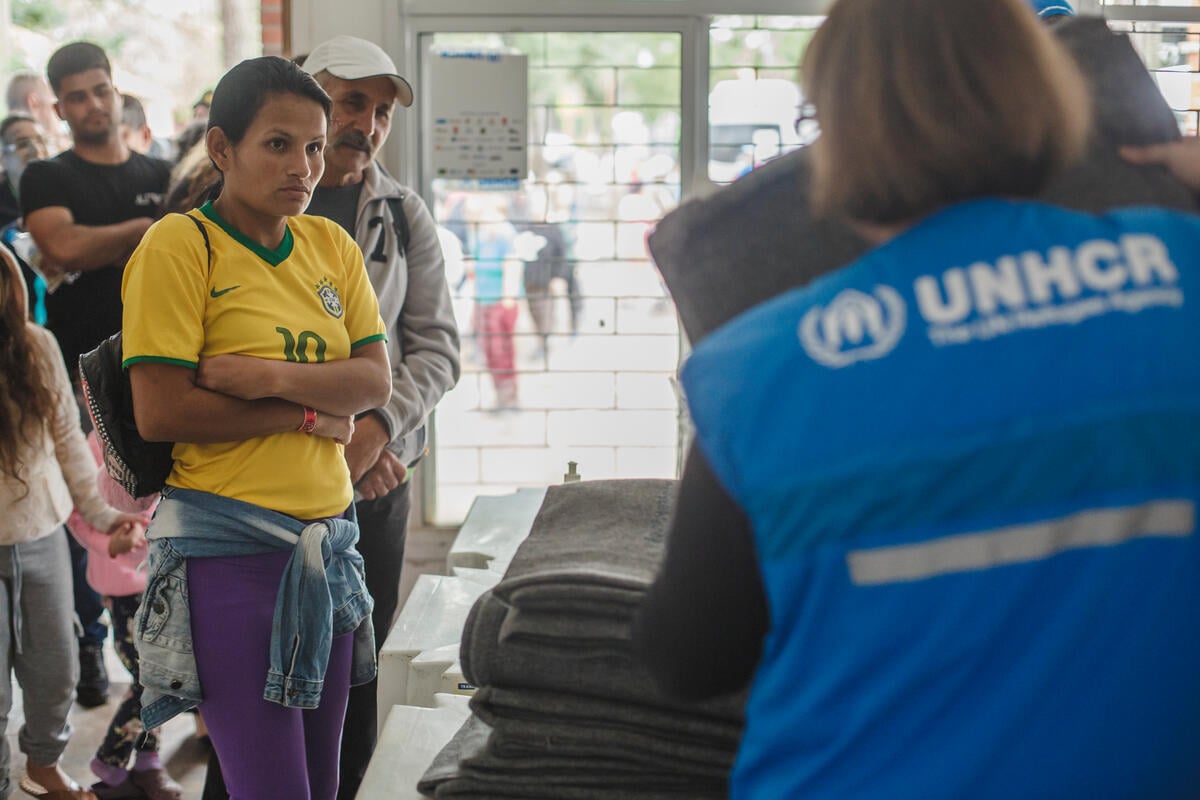 Gathered in a simple get-together, refugees living in the Sarandi neighborhood of Porto Alegre, the capital of Rio Grande do Sul, Brazil, interacted with Brazilian families from the same community. The event was a chance to thank the locals for their warm welcome, acknowledge the support they received during the floods between late April and early May 2024, and reaffirm their commitment to rebuilding their lives once again.The Brazilian and refugee families attending the event, held at the premises of Aldeias Infantis SOS, a UNHCR partner organization in Porto Alegre, had access to counseling services and were referred for documentation and social assistance according to their needs, with support from the Jesuit Service for Migrants and Refugees (SJMR), another UNHCR partner specializing in migration, forced displacement, and refuge. All participants received essential items donated by UNHCR to the Rio Grande do Sul state government, such as mosquito nets, solar lamps, and blankets.Rio Grande do Sul has a Brazil. Flood-affected Brazilians and refugees in Rio Grande do Sul celebrate World Refugee Day