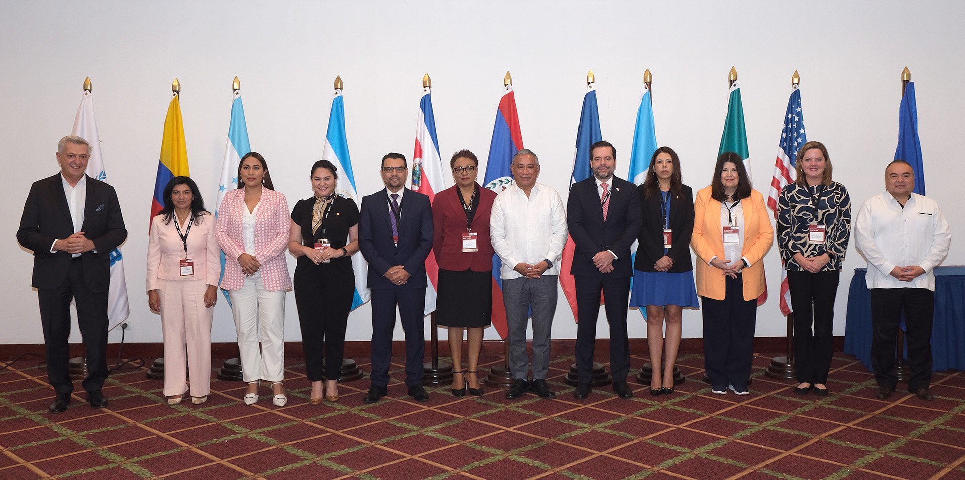 Foto grupal de los participantes.