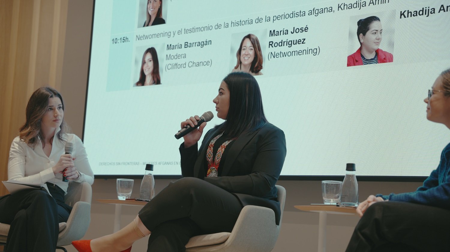 Khadija Amin participa en una mesa redonda sobre mujeres afganas en España, organizada por Clifford Change y Netwomening.